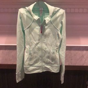 Mint Tight fit bbl affect jacket! 🔷